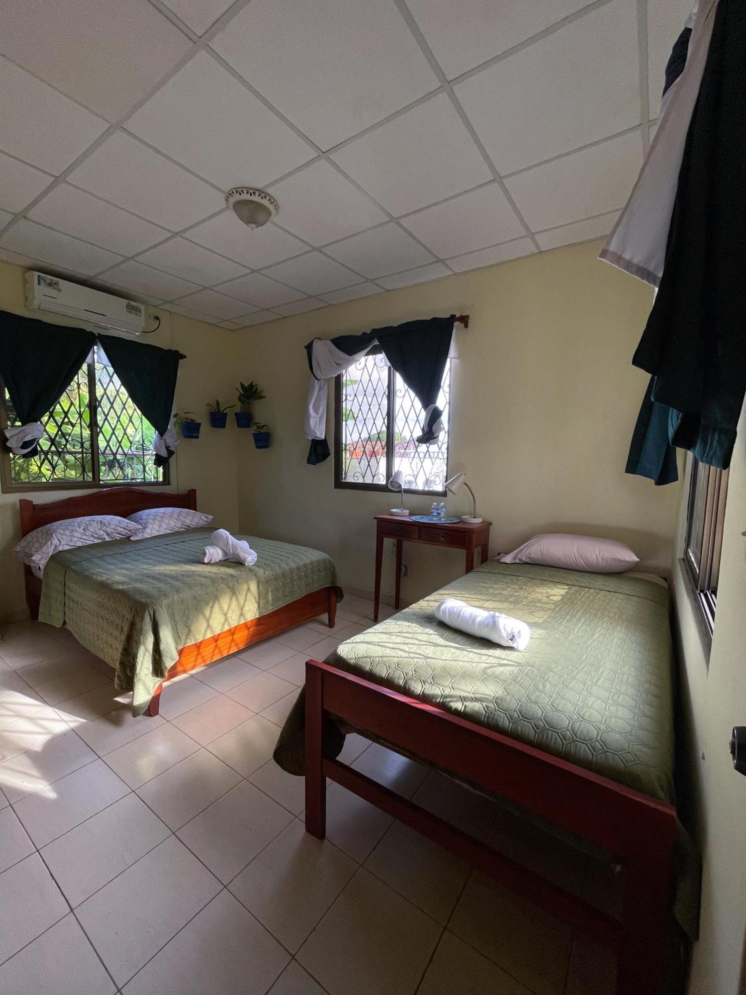 Hostel Kimmell / Hostal Familiar La Casita De Los Kimmell Las Tablas Bagian luar foto